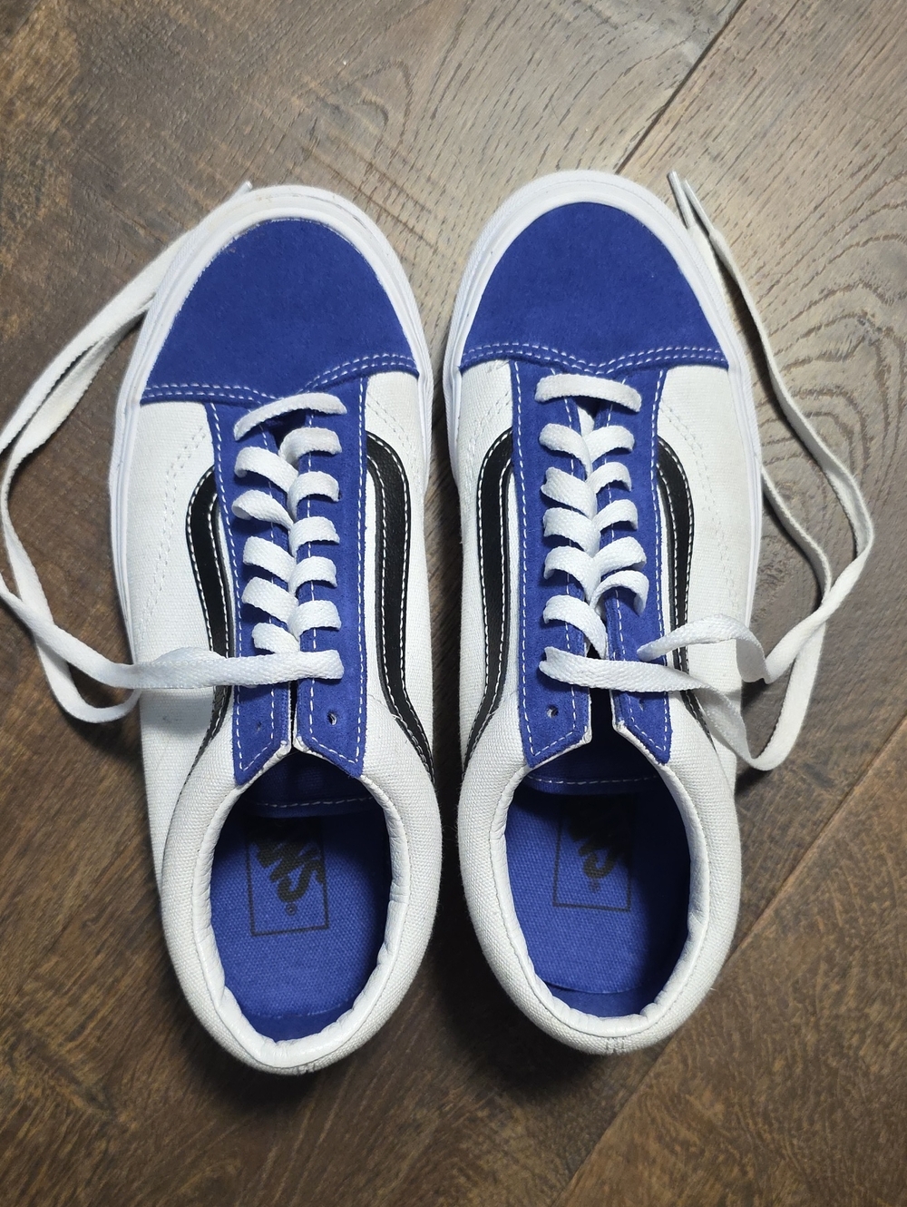 Vans Unisex 36 Style Low Top Sneakers in Indigo, White and Black